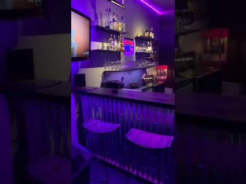 Check out this garage man cave! 😮 #mancave #gamesroom #mancaveideas #homebar #mancavegarage