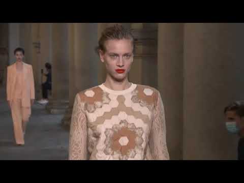 Max Mara Fashion Show 2021 (SS21) Milan Fashion Week 👗