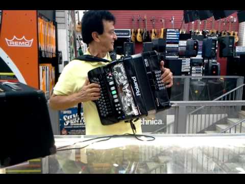 Pedro Duarte - Roland FR-18 Diatonic Accordeon