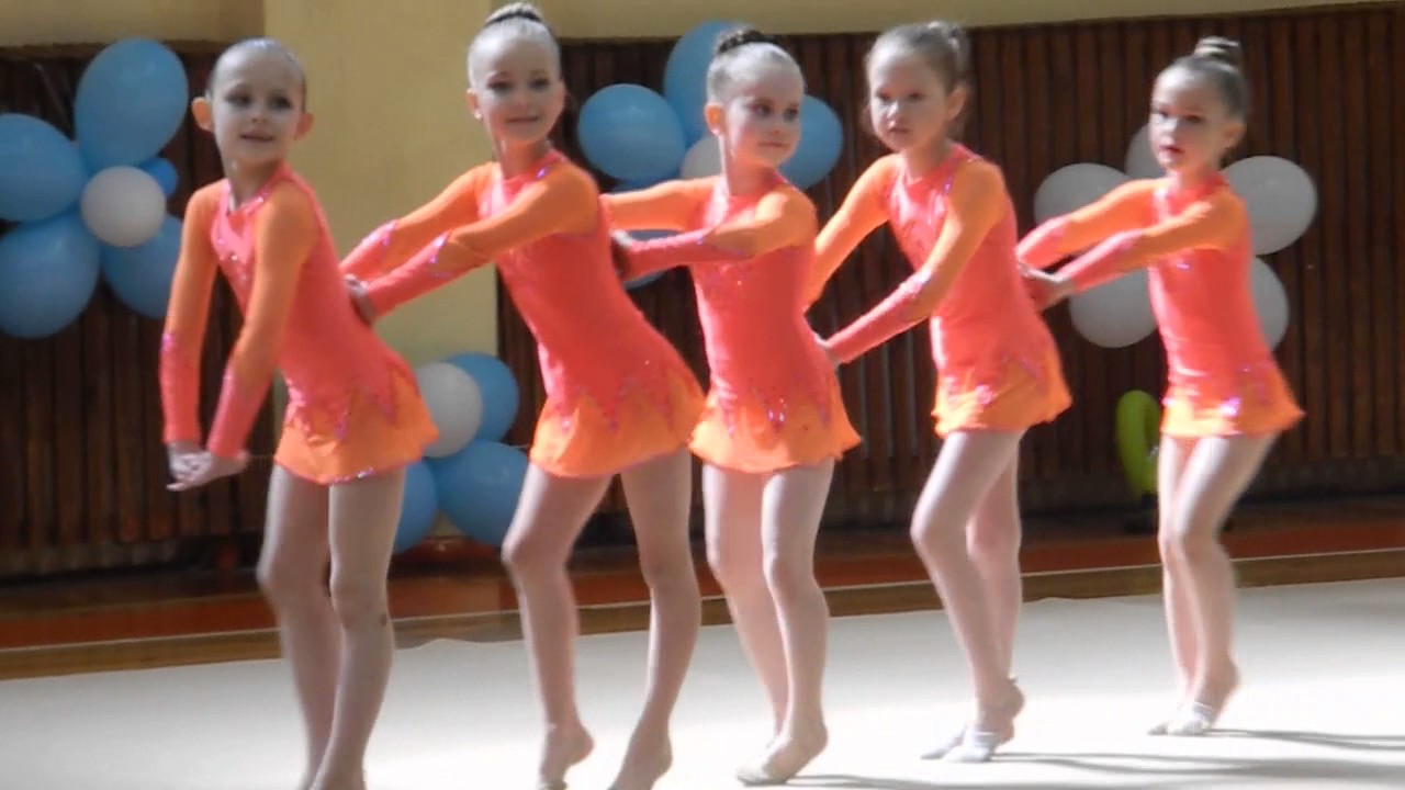 Mākslas vingrotājas pulcējas Tukumā /Video/