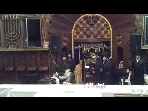 Premishlaner Rebbe Playing Violin on Zos Chanukah Mosie Shabbos 2012