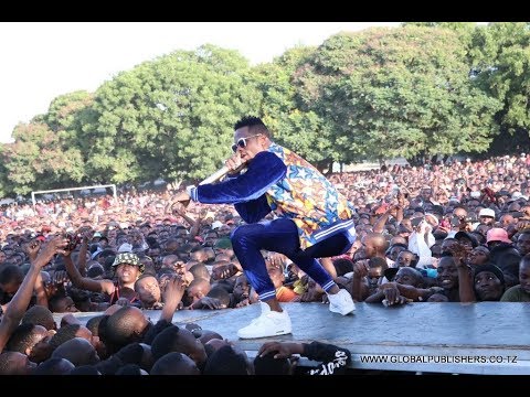 Diamond Afanya Kufuru Viwanja vya Mwembeyanga!