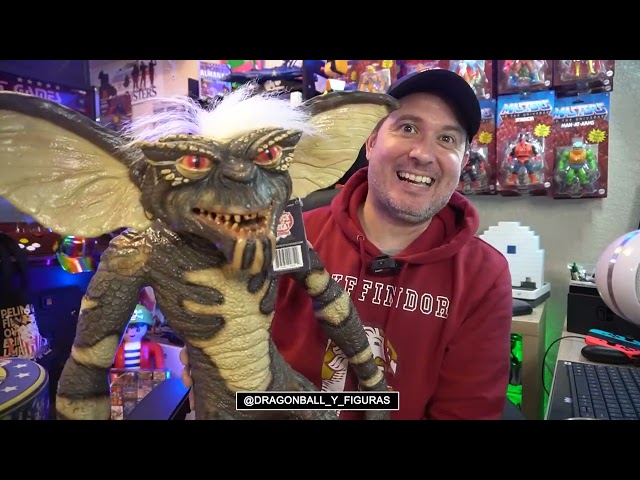 Vídeo relacionado con Play by Play Peluche de los Personajes de Gremlins - 25 Centímetros - Gizmo, Mohawk, Stripe - Calidad Super Soft (Gizmo)