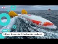 Man overleeft 16 uur onder omgeslagen boot op oceaan