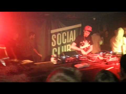 Boys Noize - You look like shit when you dance ( Social club 20 09 13 )