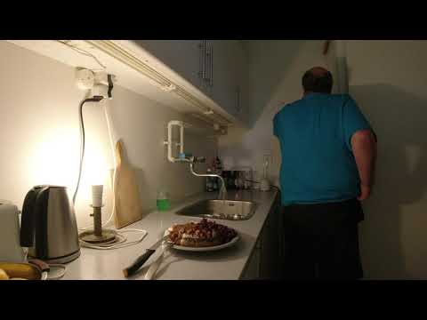 MongoTV_3495 - Danish Vlog - Min Aftensmad - Del 1 - Medisterpølse Med Ris - Brun Sovs og Rødkål