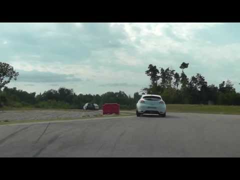 Circuit de Chenevières - Alfa 147 1.9 JTDM vs. Renault Mégane RS (warm up)