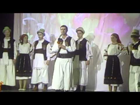 Mircea Muresan si elevii clasei a VIII-a A de la Scoala Gimnaziala Octavian Goga