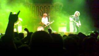 dont look now but i think im sweating blood live melbourne