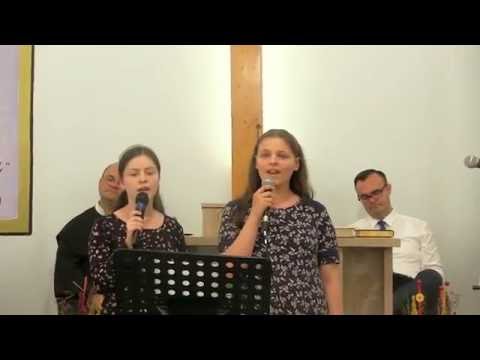 Madalina si Lavinia - In haine albe imbracati