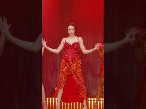 Burlesque glove peels are more fun with friends... #burlesque #gloves #dance