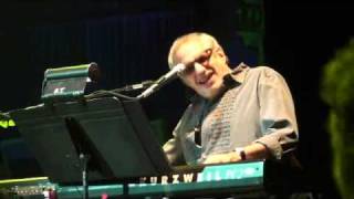 Allman Brothers & Donald Fagen Beacon Theatre 3/17/11 "Down Along the Cove" & "Shakedown Street"