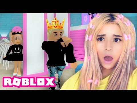 I Didn't Know My Roomate Was A Prince...| Roblox Royale High Roleplay