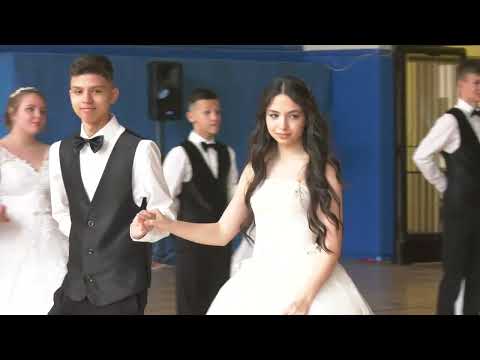 Nyolcadikosok keringője a Megyeri Úti Általános Iskolában 2022.02.25-én.