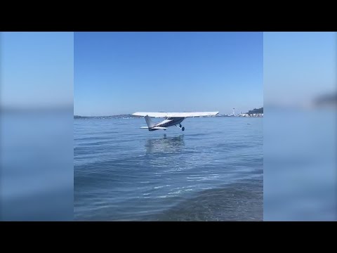 Witness video captures plane crash off Alki Beach | FOX 13 Seattle