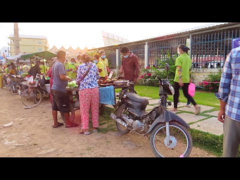 Garment Factory Breakfast Market on National Road 4 in Phnom Penh
