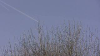 preview picture of video 'Vapour Trails Over Thornbury [Bristol / South Gloucestershire]'