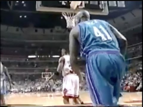 Scottie Pippen locks down Glen Rice - 1998 ECSF Game 2
