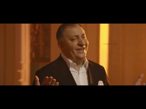 Vali Vijelie - Ce duci omule in spate [videoclip oficial]