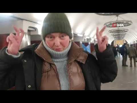 Kievliler metro istasyonlarında yaşamlarına devam ediyor