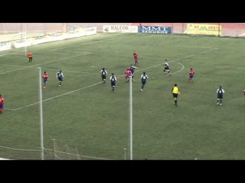 Dos golazos de Nacho Fernandez del C.D. Coslada Alevín "A" al Complutense Nadador