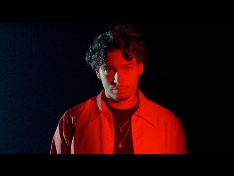 Georgio - Les anges dans des robes rouges (Clip Officiel)
