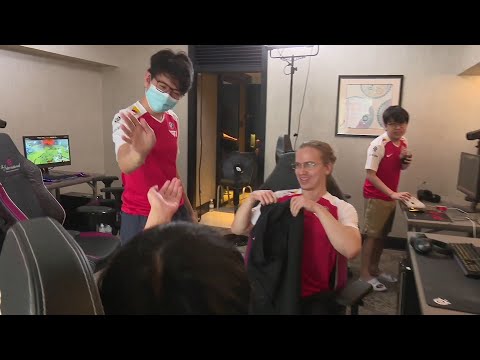 Kuku & ana lil high five