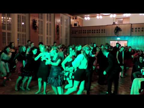 Flash-mob Gangnamstyle. :D