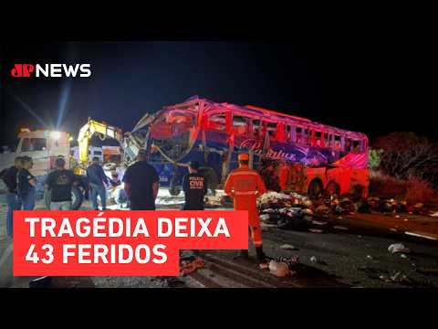 Acidente grave entre ônibus e carreta deixa 6 mortos na BR-116 em MG | TEMPO REAL