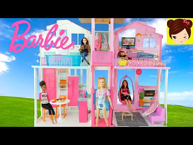 Vídeo relacionado con Barbie Apartamento 4 estancias Casa de muñecas Plegable con Muebles y Accesorios, Juguete +3 años (Mattel HRJ76)