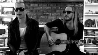 &#39;Die Trying&#39; Acoustic - In the Den