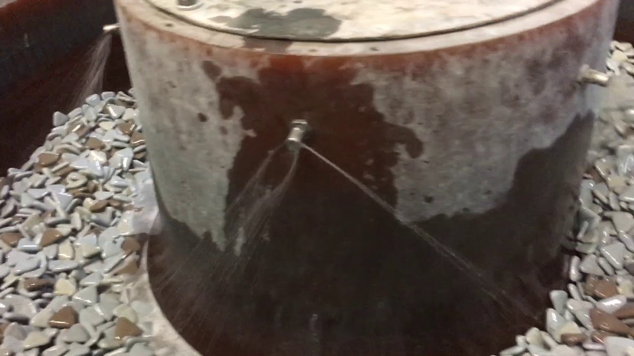 Vibratory deburring machine