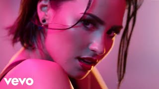 Kadr z teledysku Cool For The Summer  tekst piosenki Demi Lovato