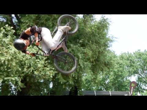 BMX Girls: First Fronflip ever @ BMX Worlds 2013