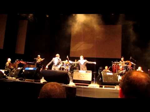 Mario Frangoulis dancing sirtaki