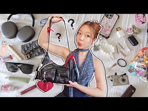 WHAT'S IN MY EVERYDAY BAG? 🩰🤍 cute daily essentials