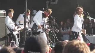 The Hives - Come On/Main Offender - Chicago Riot Fest 2016