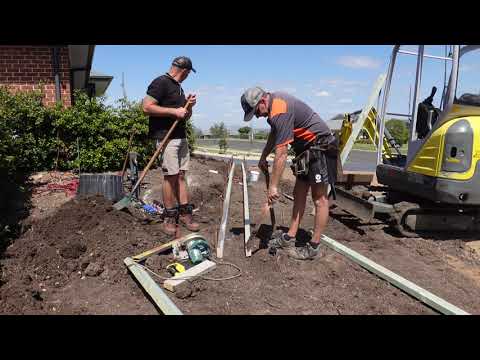 INSTALLING CONCRETE LAWN EDGING THE OLD SCHOOL WAY