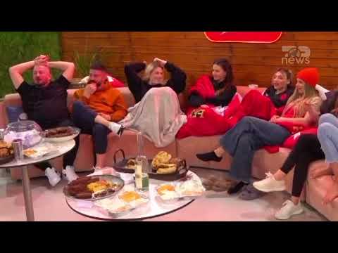 Top News - ‘Përgjigju ose prano sfidën’/ Sabiani dhe Qetsori puthen për hir të lojës