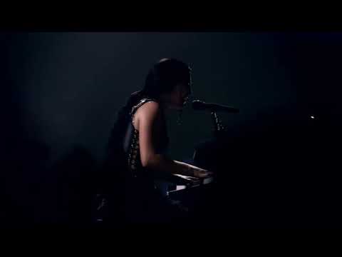 Video thumbnail for Bring Me to Life (Live from Le Zénith, France 2004)