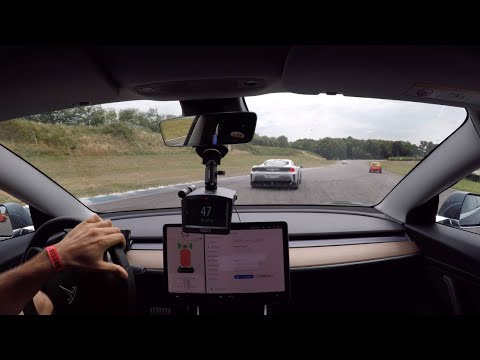 FERRARI 488 PISTA/ TESLA 3 PERFORMANCE