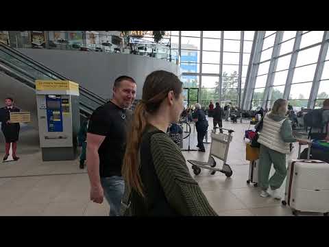 Arrival in Khabarovsk 🇷🇺 | Reunion with family at the airport #russia #travel #love #moskov