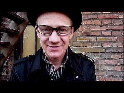 Makabunda w studio_obraz ruchomy z dźwiękiem