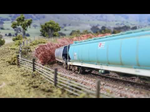 Pacific National grain train Ho scale