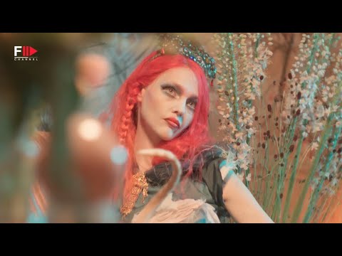 SASHA PIVOVAROVA | Backstage PIRELLI Calendar 2023 - Fashion Channel