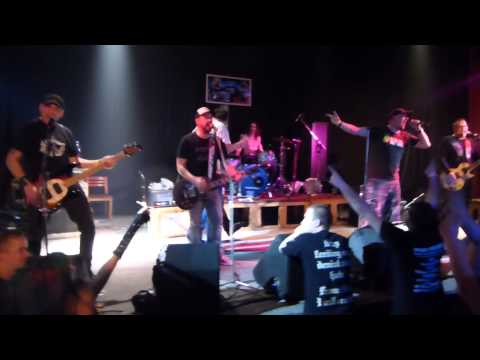 E!E - De Bill Heads - "Dovolená s Elvisem" /Koncert pro Bakču 31.1.201