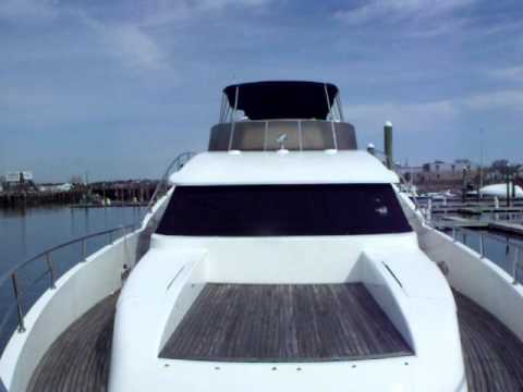 The Victoria Linda Yacht - Bow