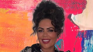 Lisa Marie Stokes sings Tie Our Love in a Double Knot