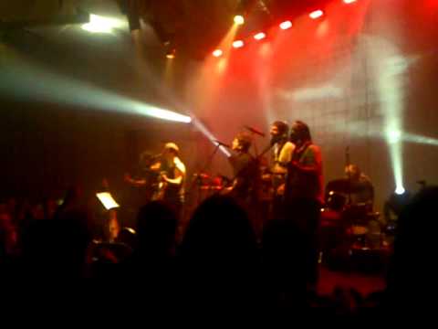 S.O.S tan fashion - Kevin Johansen   The Nada   Alain de Famasloop