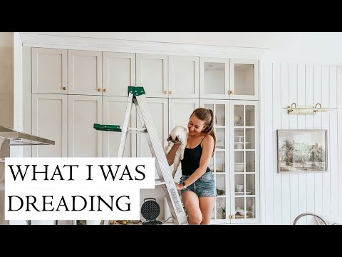 INSTALLING CABINET CROWN MOULDING & HANGING THE FRAME TV! KITCHEN RENO  |   EMMA COURTNEY